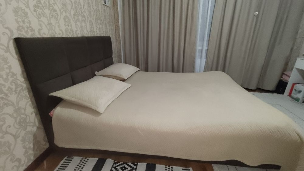 Кровать с матрасом 1,6*2