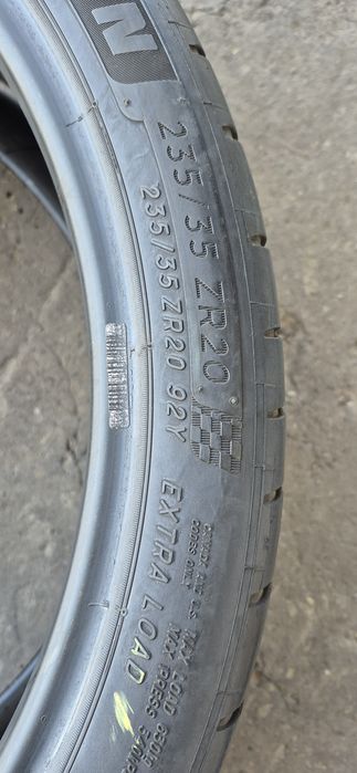 4 anvelope vara Michelin 235/35/20.Pretul este pe bucata.