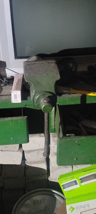 Продам тиски (стол металл)