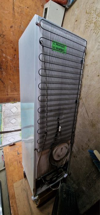 Хладилник с фризер за вграждане Аристон