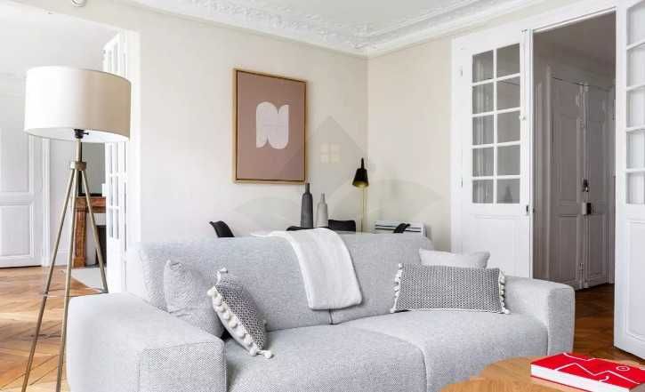 Дава се под наем Тристаен апартамент в Пловдив, Център - 72 кв.м за 244.8 € - Снимка #2