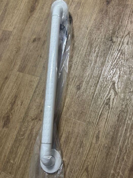 Продам поручни в ванну