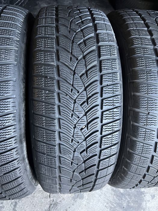 2 anvelope de iarna 235/60/18 Goodyear DOT 2021!