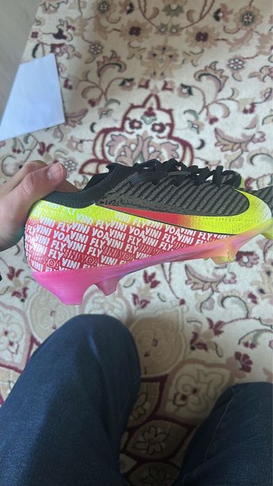 Продам кросовки для футбола