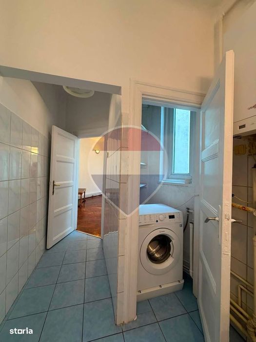 3 camere Centrul Vechi, vedere Calea Victoriei, clădire interbelică