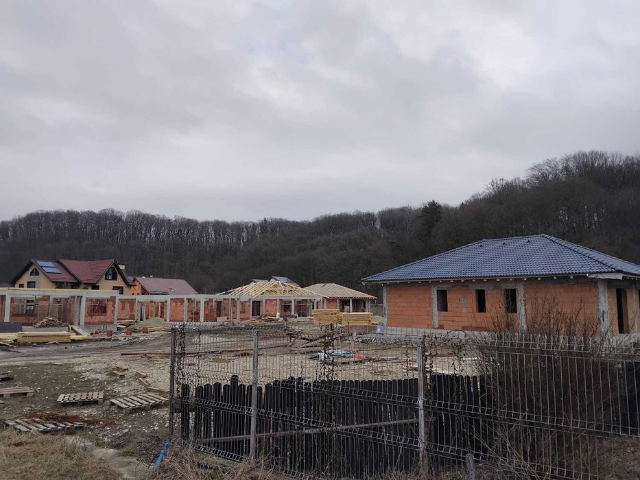 Casa la rosu in Rasnov. Brasov.