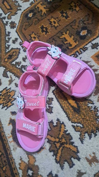 Детскиии сандали