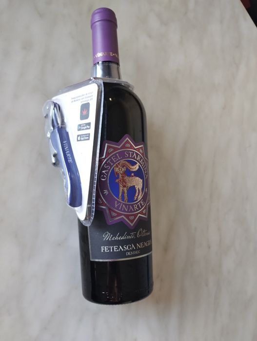 Sticla fetească neagră Castel Starmina cu tirbușon profesional