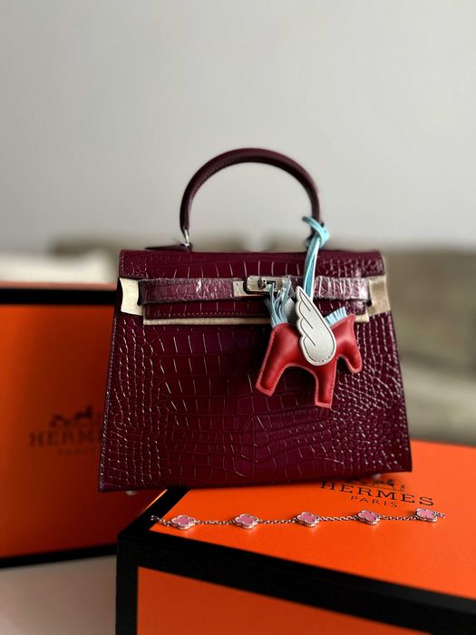 Дамска чанта – HRMS + подарък гривна