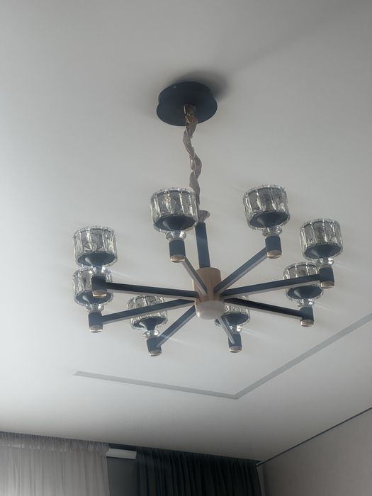 Продам люстру новая