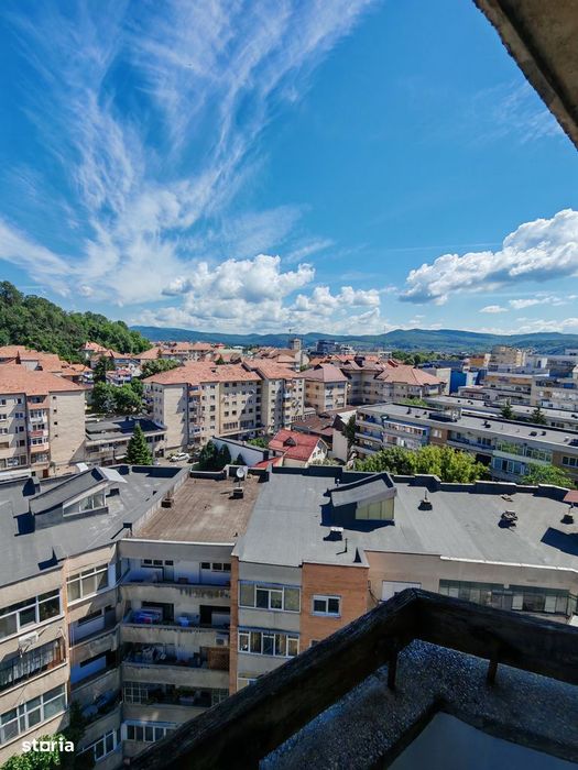 Apartament 3 camere – Central, Zăvoi | Renovat | Vedere panoramică