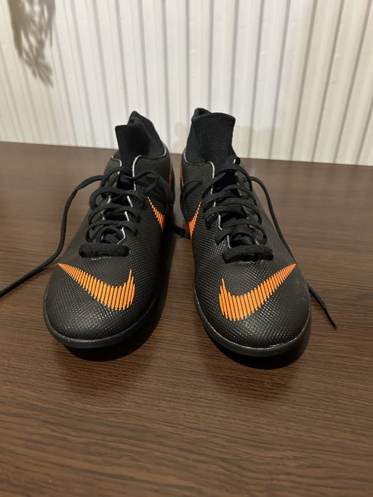 Vand ghete de fotbal Mercurial