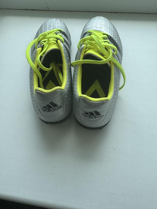 Продам Футбольные бутсы