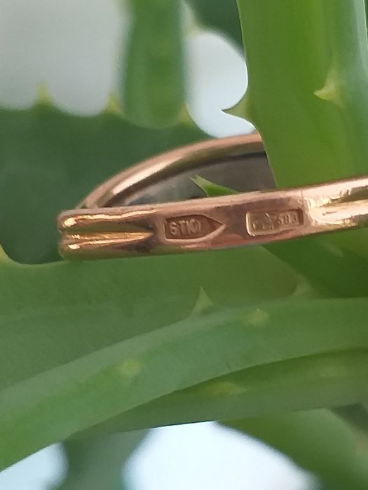 Продаю кольцо серебро