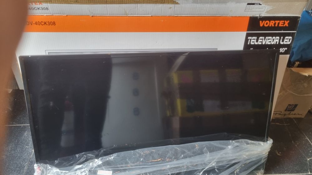 Vand televizor Vortex LedV-40CK308(defect)