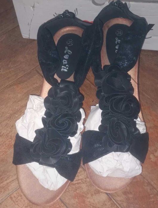 Floral black sandals