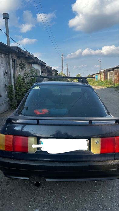Машина ауди 80 синий