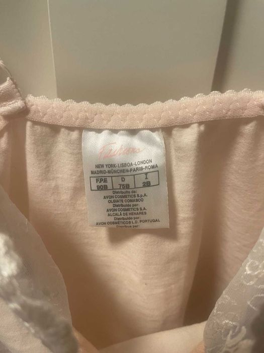 Топ с тъкни презрамки и дантела