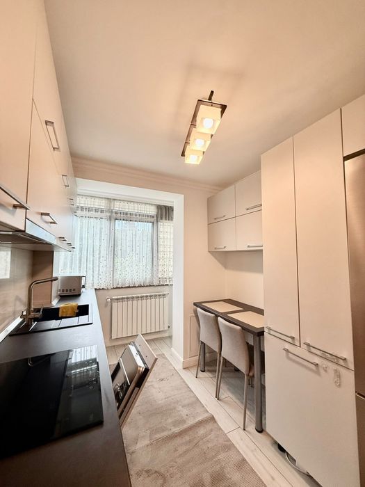 Închiriez apartament cu două camere  mobilat si utilat