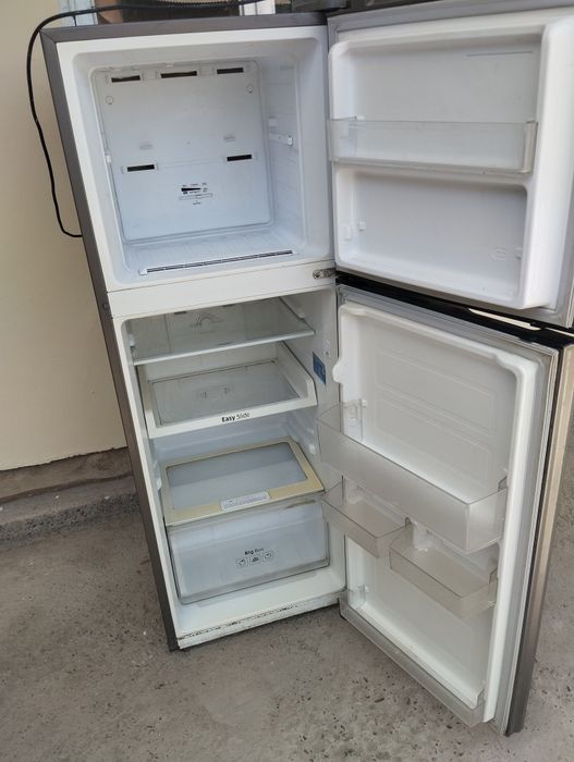 Muzlatgich sotiladi b/u 900