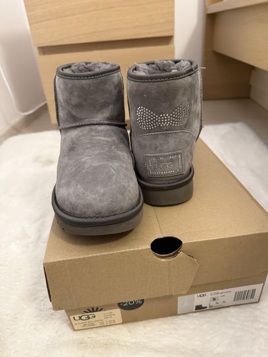 UGG Gri deschis purtati o singura data