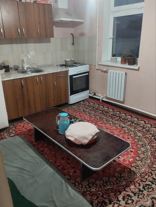 Uy sotiladi 200 kvadrat