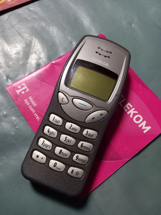 Vând telefon Nokia 3210, pt Colecționari sau Pasionați sau piese