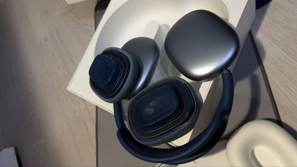 AirPods Pro Max Lightning