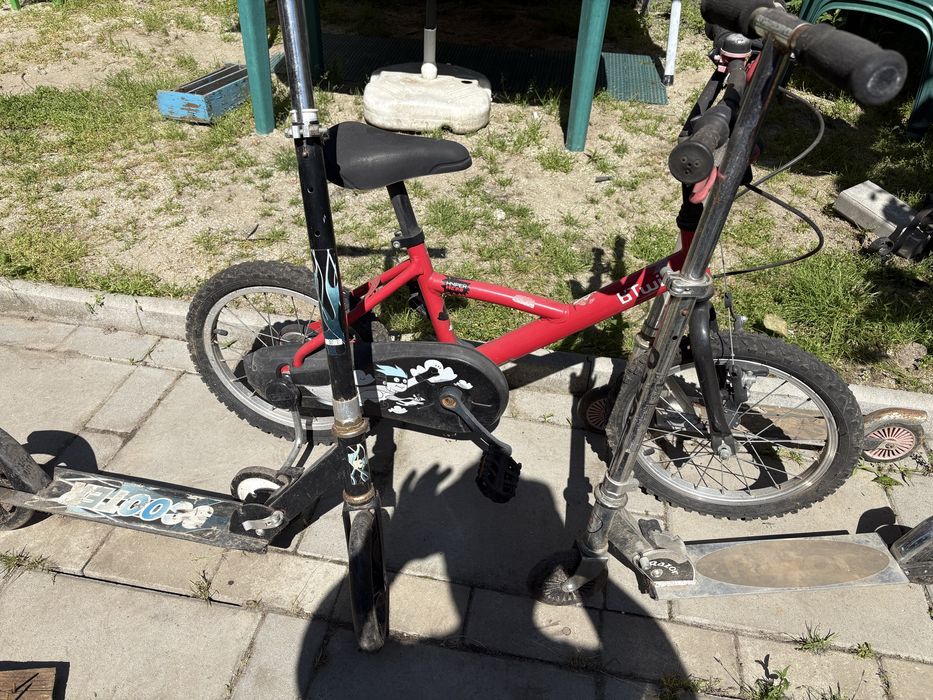 Bicicleta si 3 trotinete