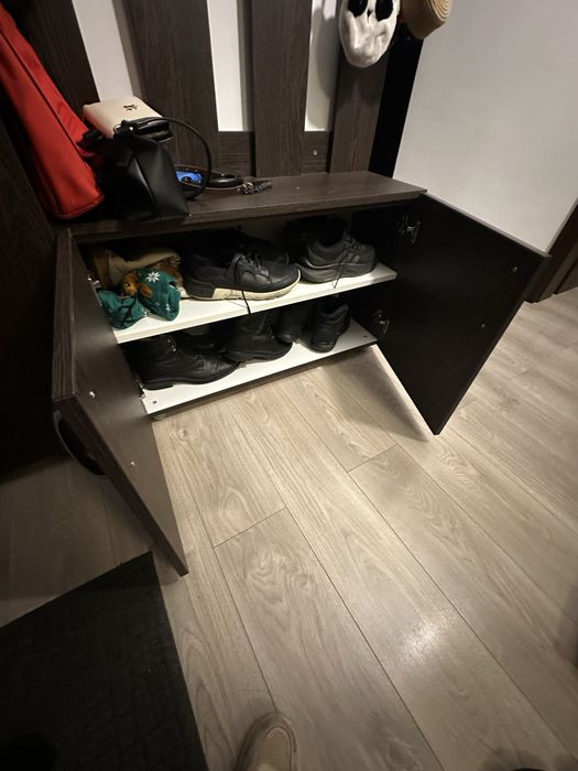 Dulap hol foarte încăpător – stare foarte bună