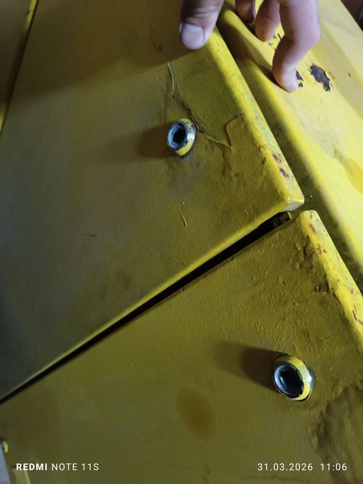 Метален шкаф за машини и инструменти