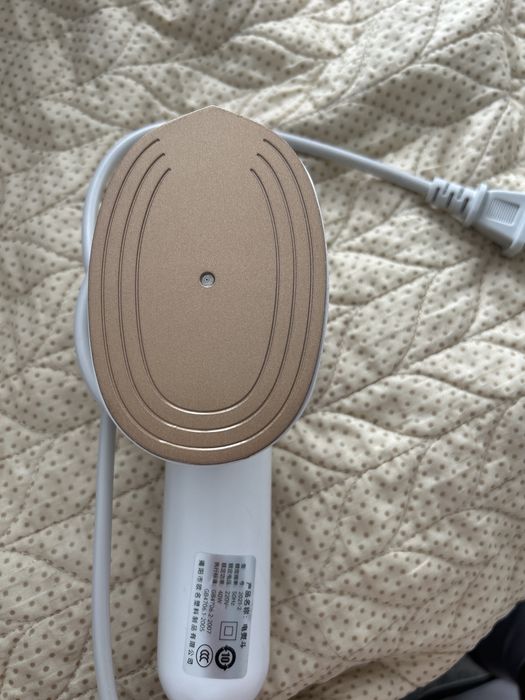 Мвленький.  утюг