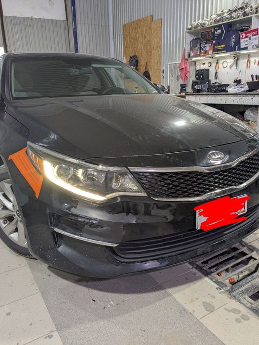 Фара и бампер автомобиля Киа оптима