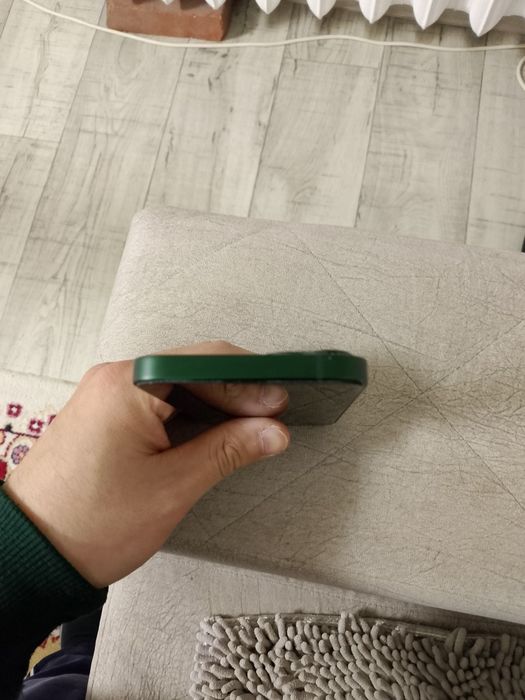 Продам iPhone 13