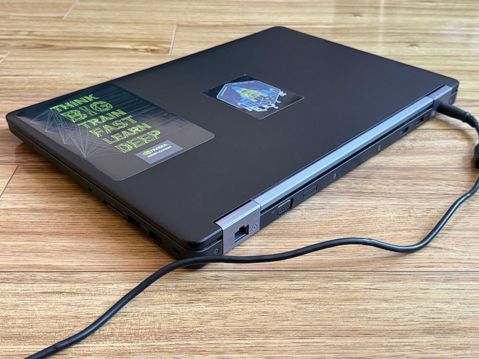 15.6 Dell Latitude E5570`Core i7-6820HQ/8GB DDR4/256GB NVMe/AMD R7-2GB/Full HD IPS