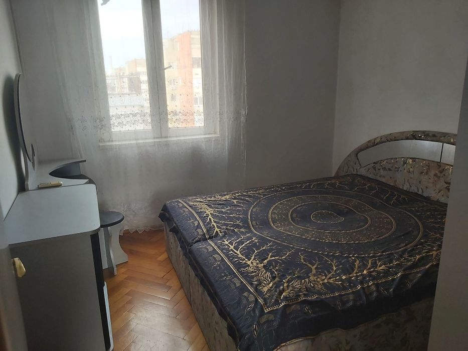 Închiriez ap.trei camere
