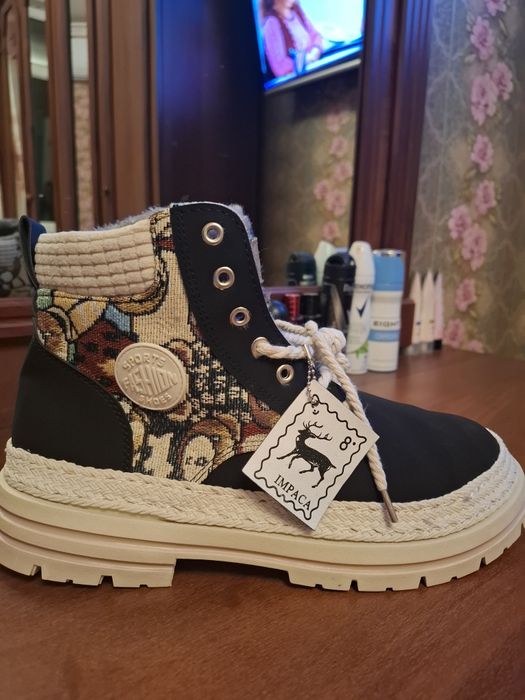 Продам ботинки новые