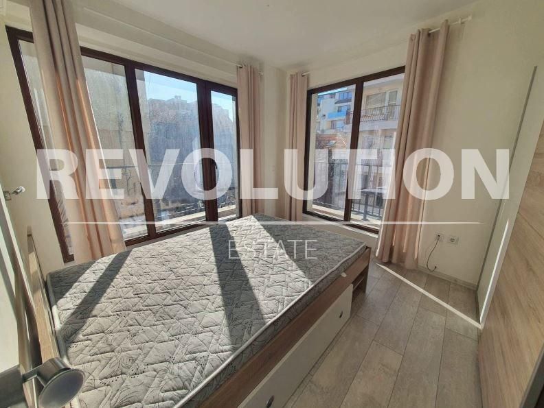 Дава се под наем Тристаен апартамент в Варна, Център - 73 кв.м за 598.23 € - Снимка #3