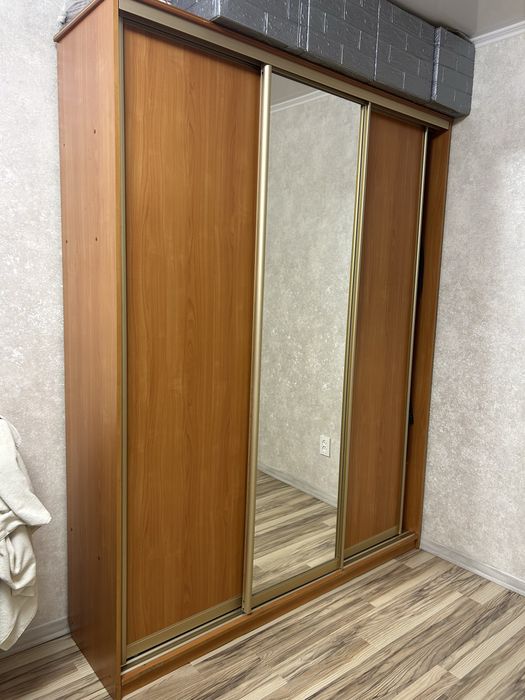шкаф платенный с зеркалом