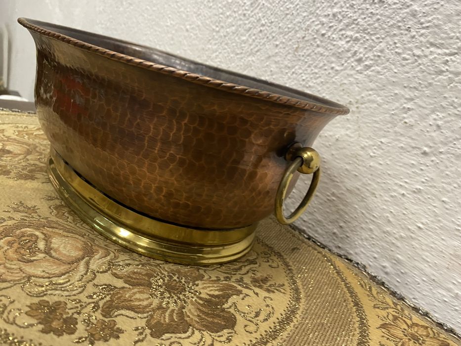 Кашпа меден овален съд с месингова основа Европа 1950 1970