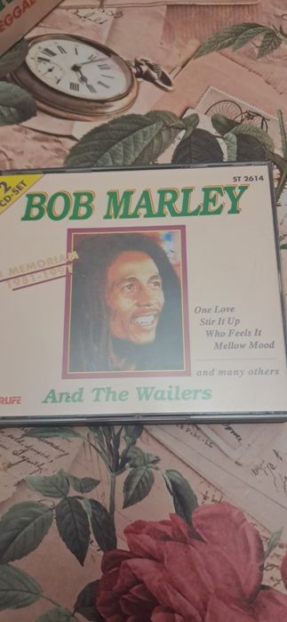 4 компактдиска на Боб Марли и The Wailers.4 компактдиска на Боб Марли