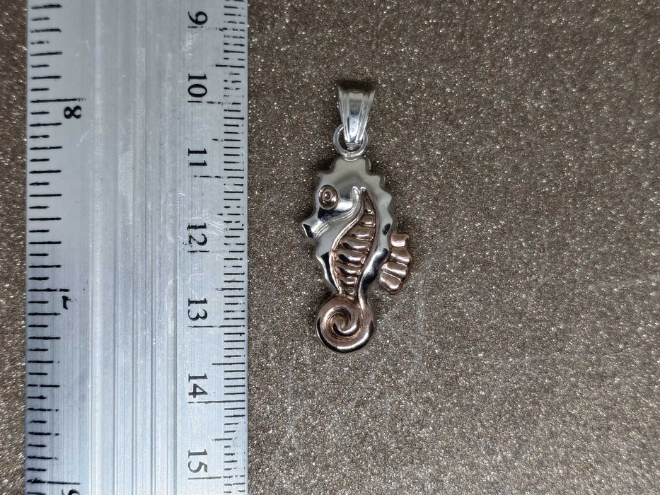 Pandantiv „căluț de mare” din argint 925 – bicolor