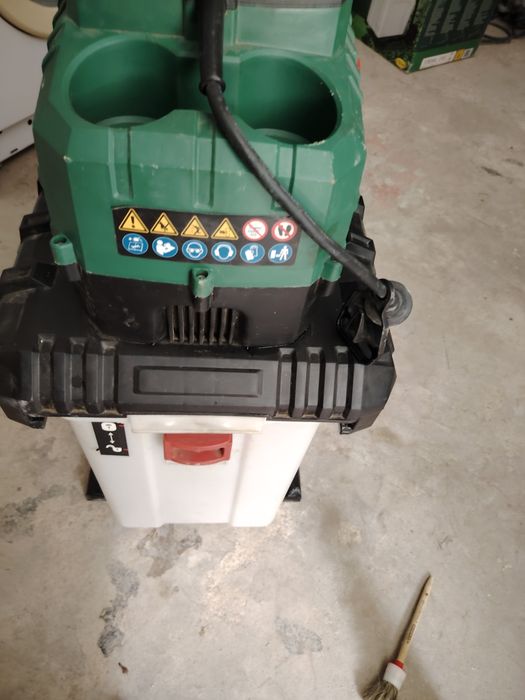 Продавам валцова дробилка за клони