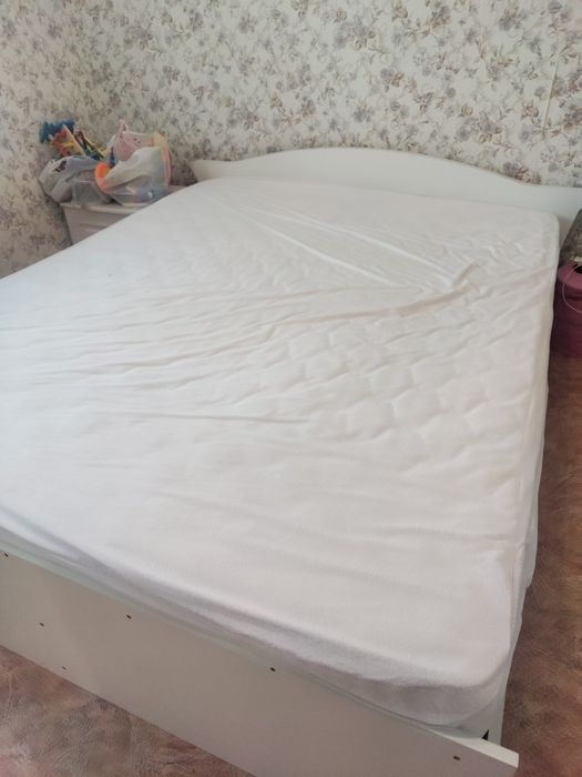 Продам спальный гарнитур