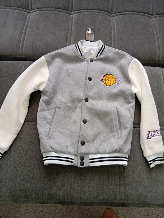 Женские жемпера и безрукавка новая не одеванная очень хорошего качеств