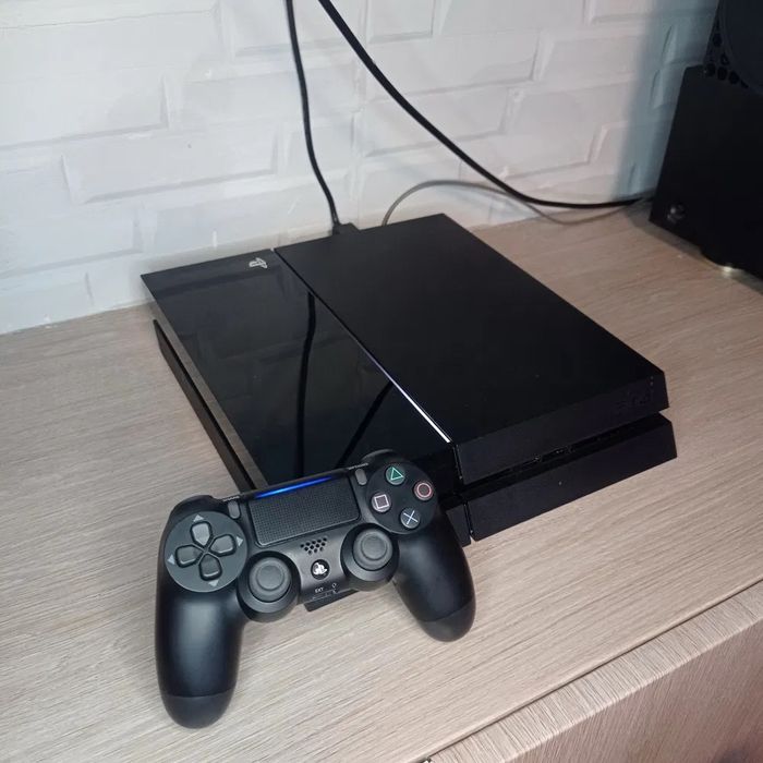 Продам Sony PlayStation 4 С Играми Сони Пс4