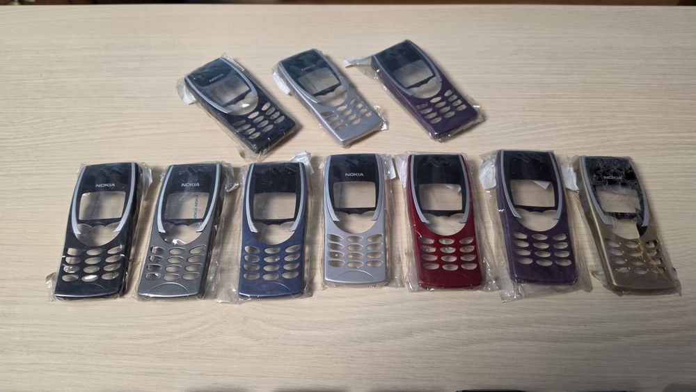 Vand lot de 15 Nokia 8210 de piese