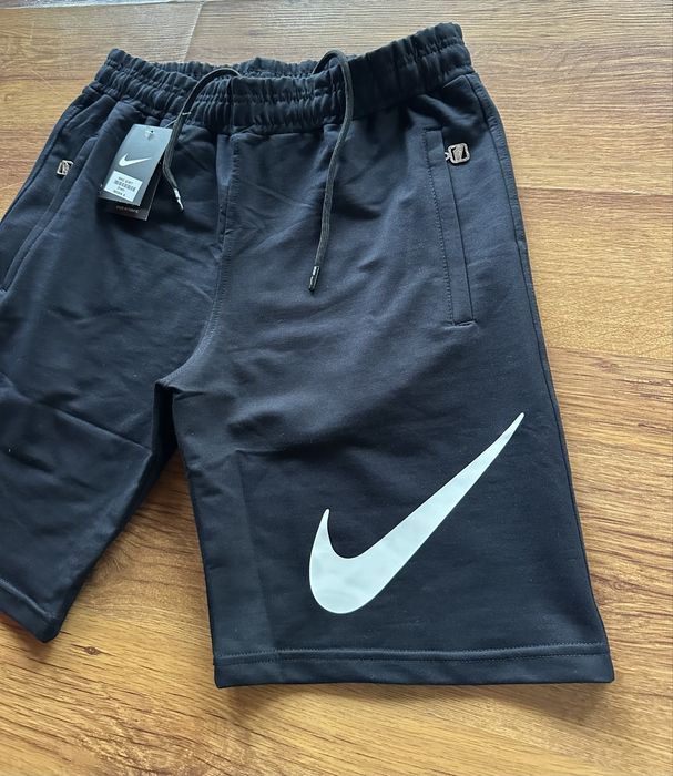 Мъжки,памучни,черни къси панталонки Nike с ципове на джобовете