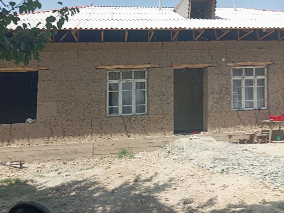 Уй сотилади 8 сотих нархи 17500$яна келишиладиган жойи бор Уй 5хона