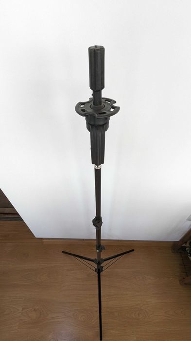 Нова метална стойка / статив за фризьорска тренировъчна глава 190см